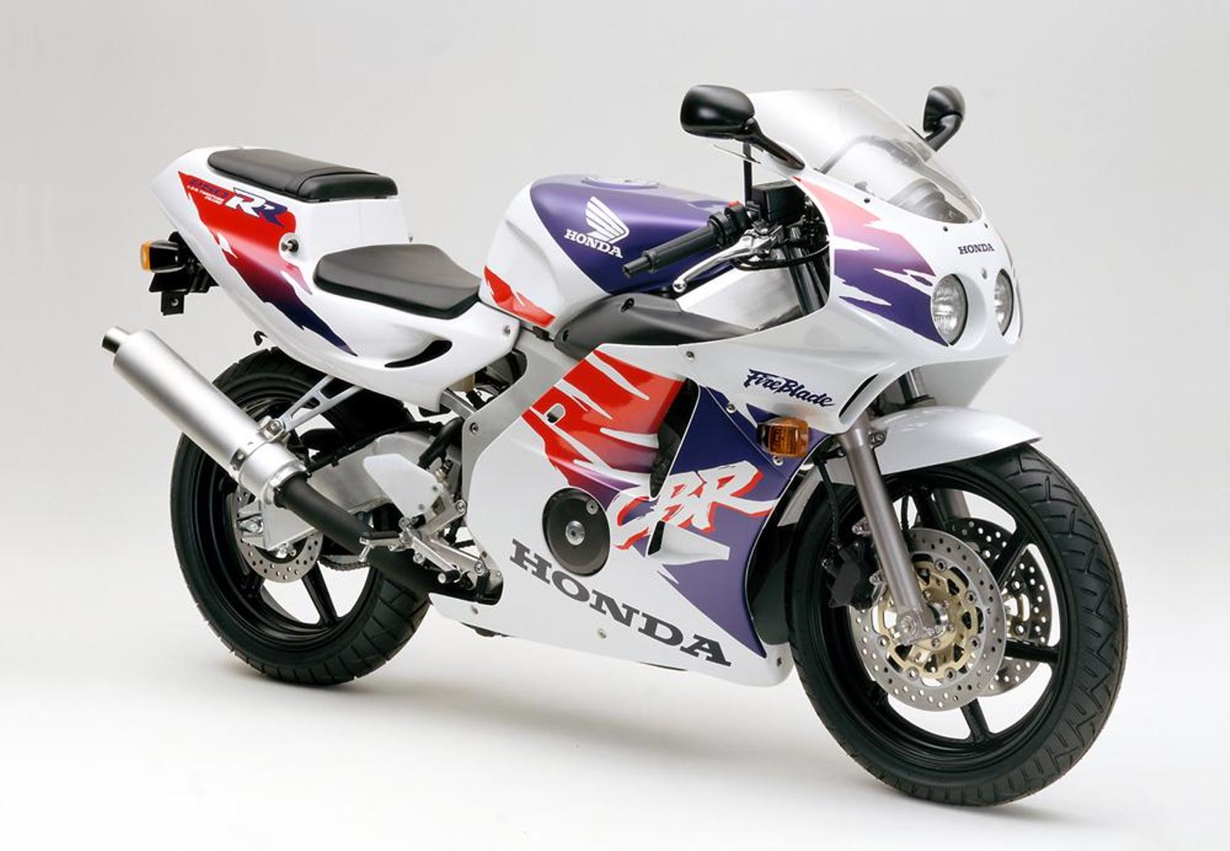 KIT TUBI SISTEMA RAFFREDDAMENTO IN SILICONE 6 pezzi Honda CBR250RR MC22