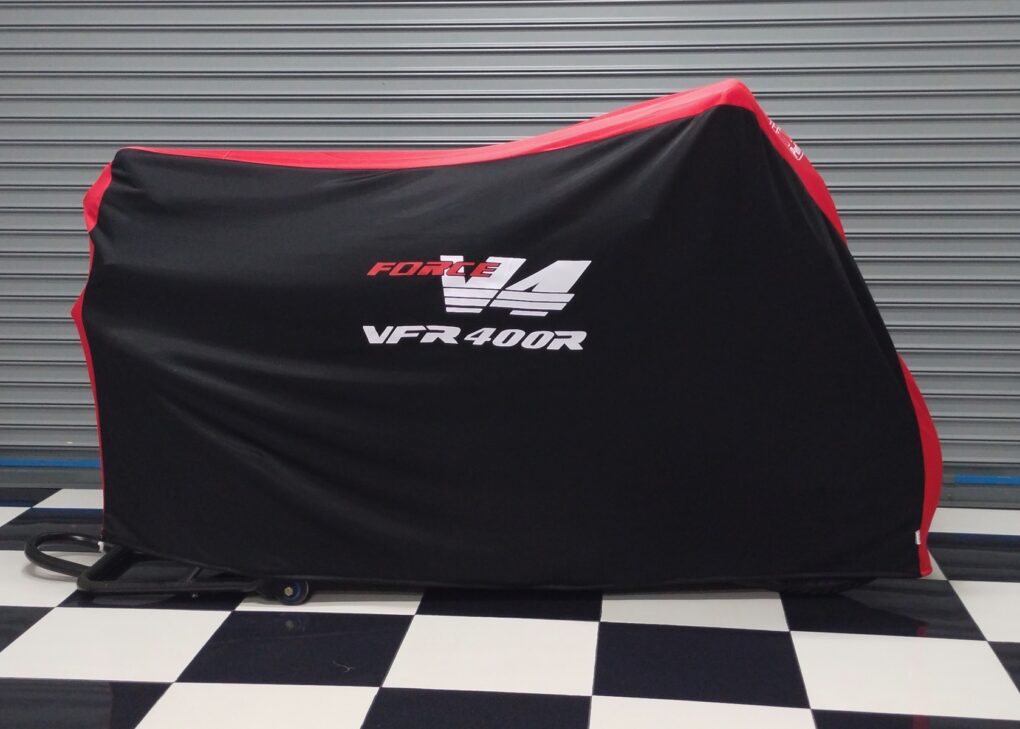 Alternative view of Telo coprimoto antipolvere TYGA, Nero/Rosso (STREET), Honda VFR400R (NC30)