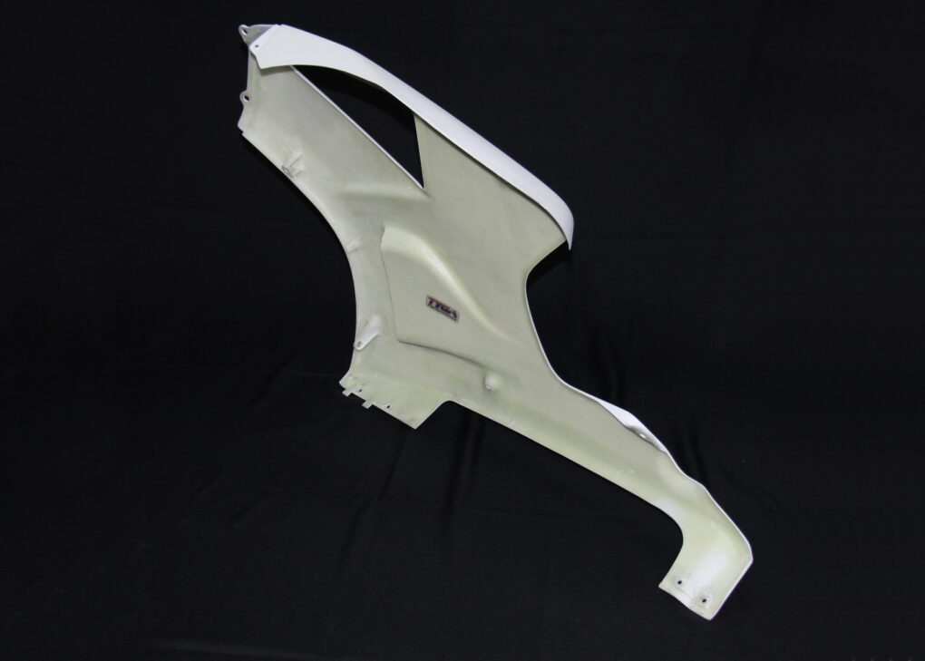Alternative view of Carenatura laterale destra in GRP, forma standard RC51, Honda VTR1000 SP1/SP2