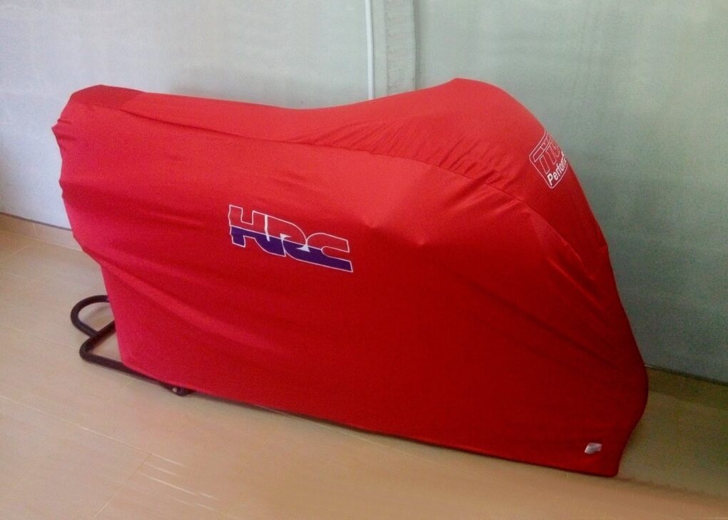 Telo coprimoto antipolvere TYGA, Rosso HRC, Race